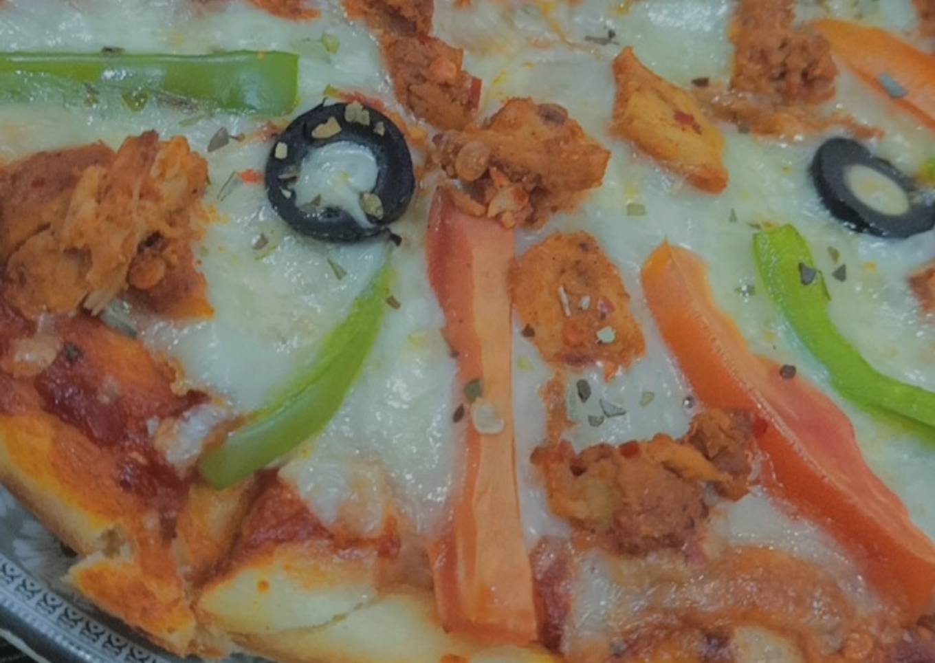 Chicken vegetable pizza