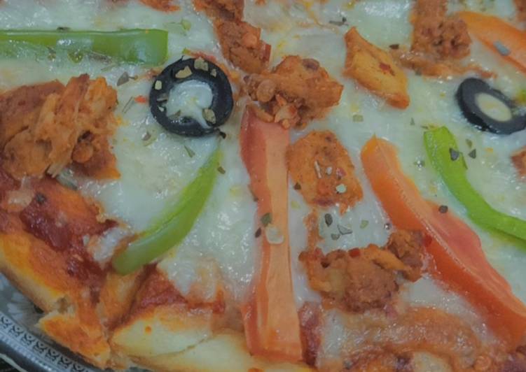 Chicken vegetable pizza