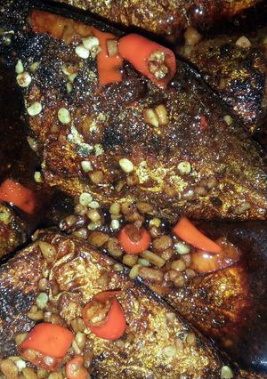 A picture of chillie padi black sauce fish.