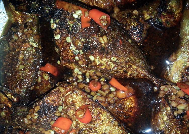 chillie padi black sauce fish