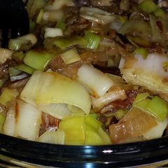A picture of Fried Leek and Onion.