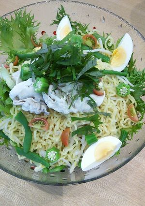A picture of Shabu Shabu Pork and Ramen Noodle Salad.
