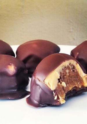 A picture of Salted caramel peanut butter truffles.