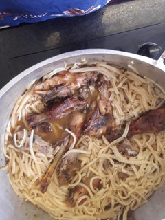 Foto de Frango do campo ensopado com massa (receita da mãe)