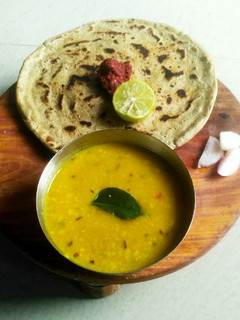 અડદ ની દાળ (Urad Dal Recipe In Gujarati) રેસીપી મુખ્ય ફોટો
