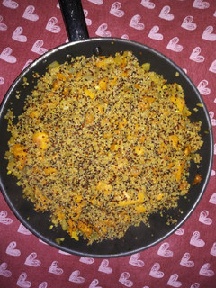 Una foto de Quinoa 3 colores con pinchitos de pollo