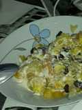Ensalada de repollo, piña, pasas y mayonesa 