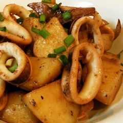 A picture of Squid Stir-Fried with Buttered Potatoes.