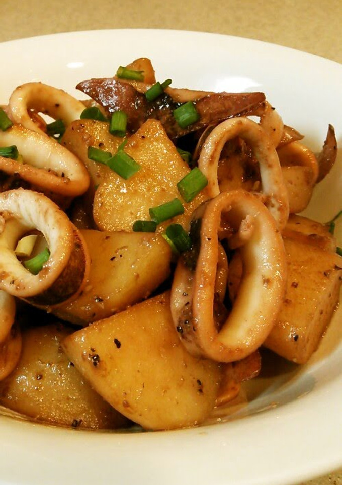 A picture of Squid Stir-Fried with Buttered Potatoes.
