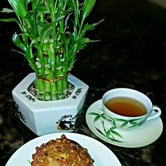 A picture of Mike's Maylasion Invasion Banana Cake Muffins!.