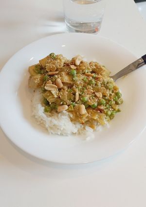 Une photo de Curry vert aux petit pois et tofu
