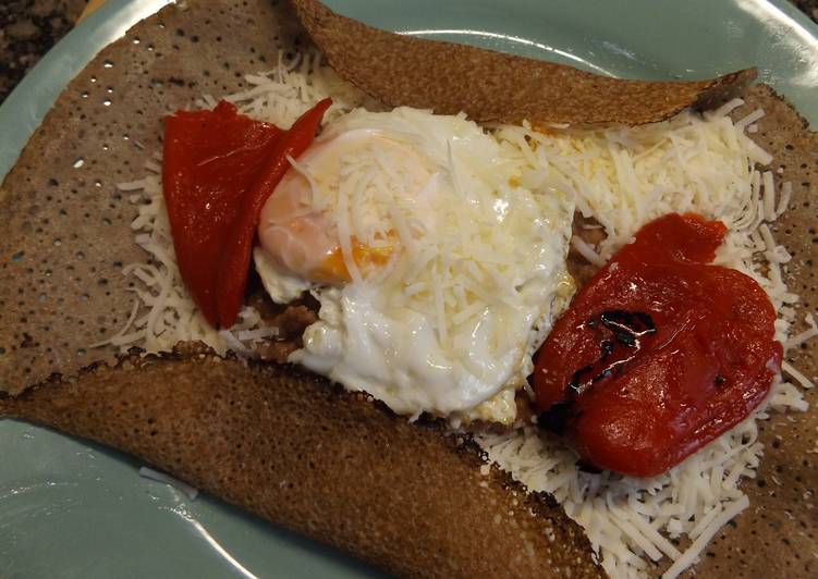 Crêpe con huevo y pimientos asados