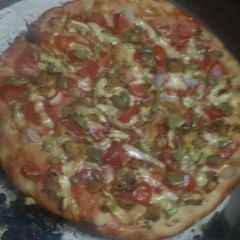 A picture of Chicken veggi pizza.