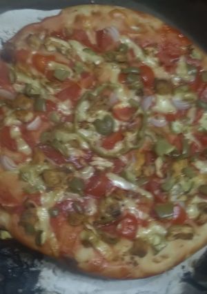 A picture of Chicken veggi pizza.