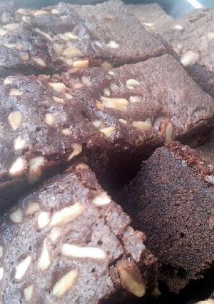 A picture of original brownies.