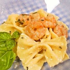 A picture of Farfalle Prawn Cream Sauce.