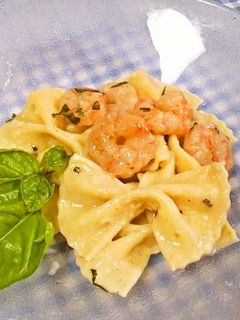 A picture of Farfalle Prawn Cream Sauce.