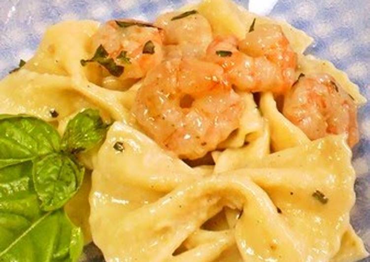 Steps to Prepare Perfect Farfalle Prawn Cream Sauce