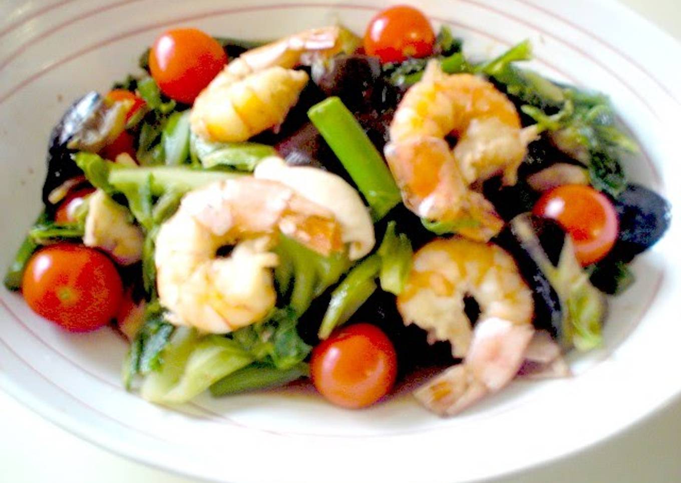 Vegetable Filled Shrimp & Squid Garlic Stir-Fry