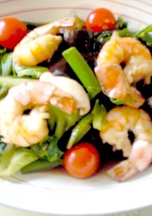 A picture of Vegetable Filled Shrimp & Squid Garlic Stir-Fry.