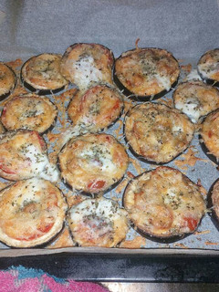 Una foto de Minipizzas de berenjena