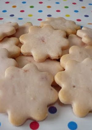 A picture of Egg-Free Strawberry Jam Cookies.