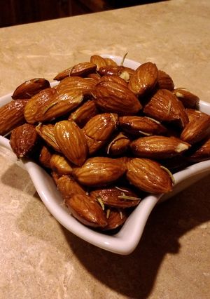 A picture of Rosemary and sea salt toasted almonds.
