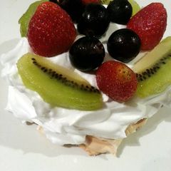 A picture of small pavlova.