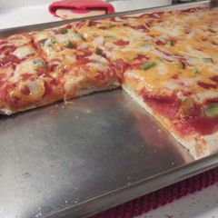 A picture of Mom's Pizza.