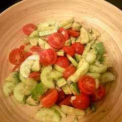 รูปของ Salad tomat, timun dan alpukat