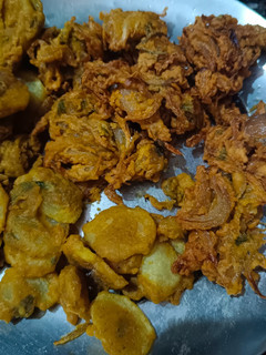 प्याज़ आलू पकौड़े (Pyaz aloo pskode recipe in Hindi) रेसिपी मुख्य फोटो
