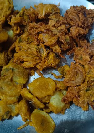 प्याज़ आलू पकौड़े (Pyaz aloo pskode recipe in Hindi) रेसिपी मुख्य फोटो