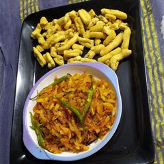A picture of Raw papaya sambharo.