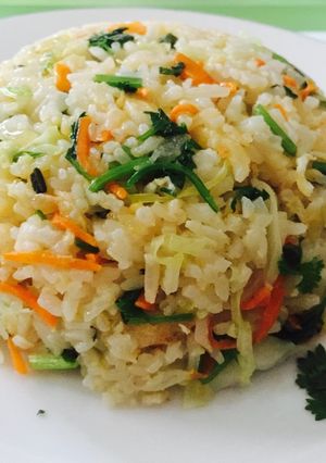 Hình của món Cơm bắp cải rang cho bạn nhỏ.