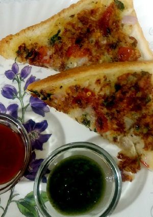 A picture of Tawa bread samolina pizza.