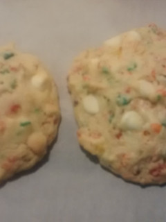 A picture of TL's Fruity Pebbles Cookies.