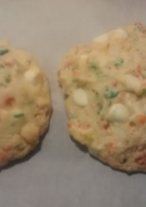 A picture of TL's Fruity Pebbles Cookies.