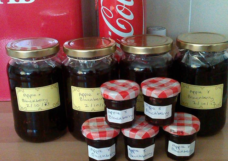 Steps to Prepare Quick apple and blackberry Jam