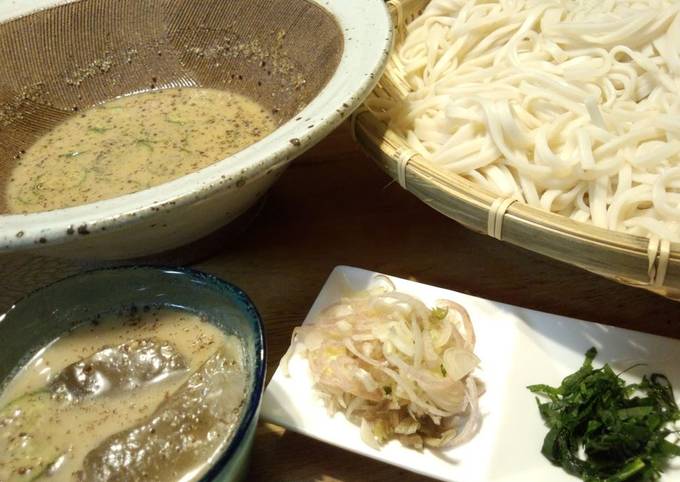 How to Prepare Homemade 10-Year Udon in Chilled Egoma Seed Sauce