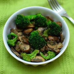 A picture of Delicious Broccoli and mushroom salad.