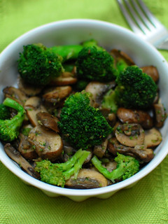 A picture of Delicious Broccoli and mushroom salad.