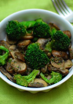 A picture of Delicious Broccoli and mushroom salad.
