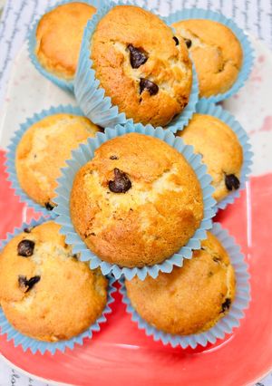 Una foto de Muffins de Banana 🍌 con aceite y chips de chocolate 🍫