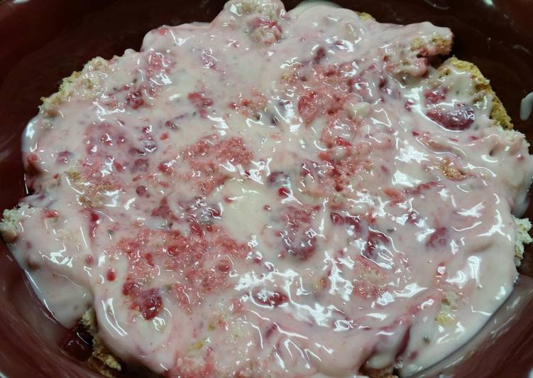 How to Make Tasty Layered Raspberry Trifle