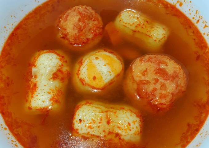 Bola bola seafood kuah tomyam