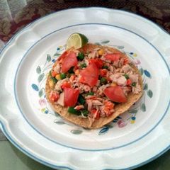 A picture of easy white tuna tostadas.