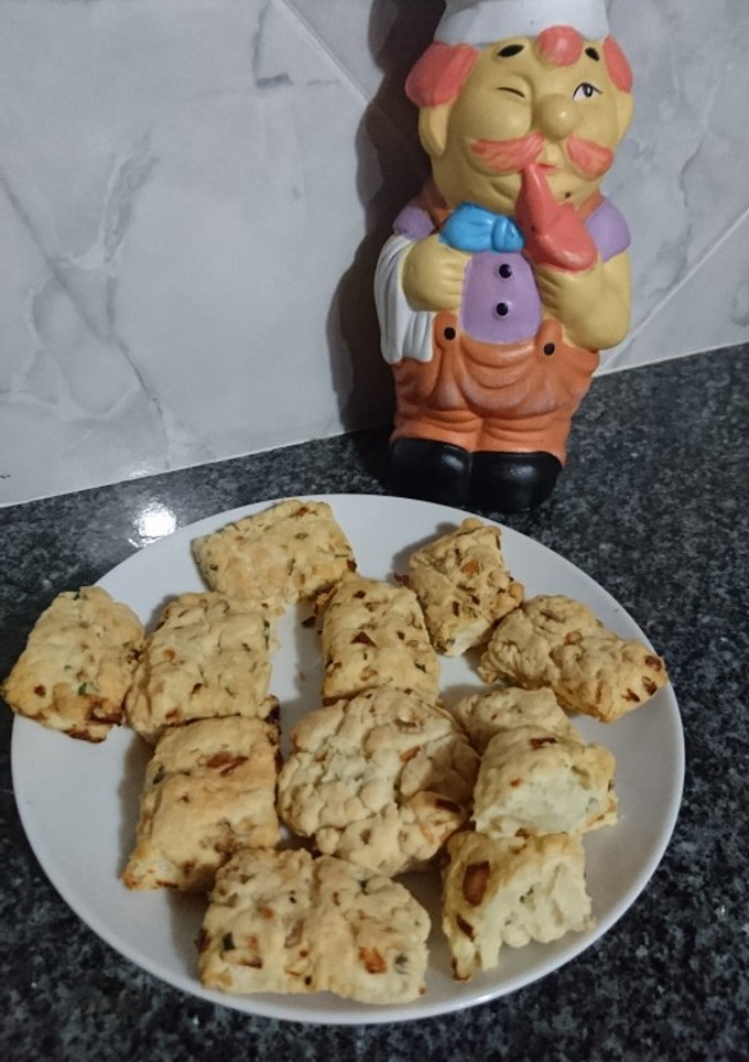 Una foto de Bizcochitos de cebollas y ciboulette 🎆