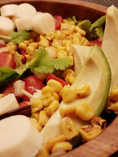Una foto de Ensalada de maíz tostado con palmito