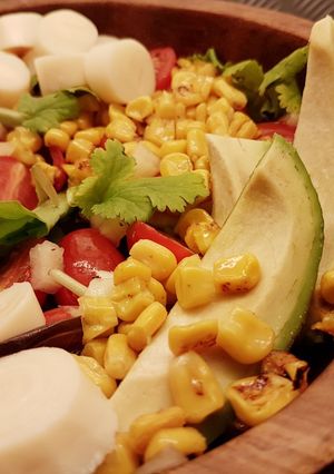 Una foto de Ensalada de maíz tostado con palmito