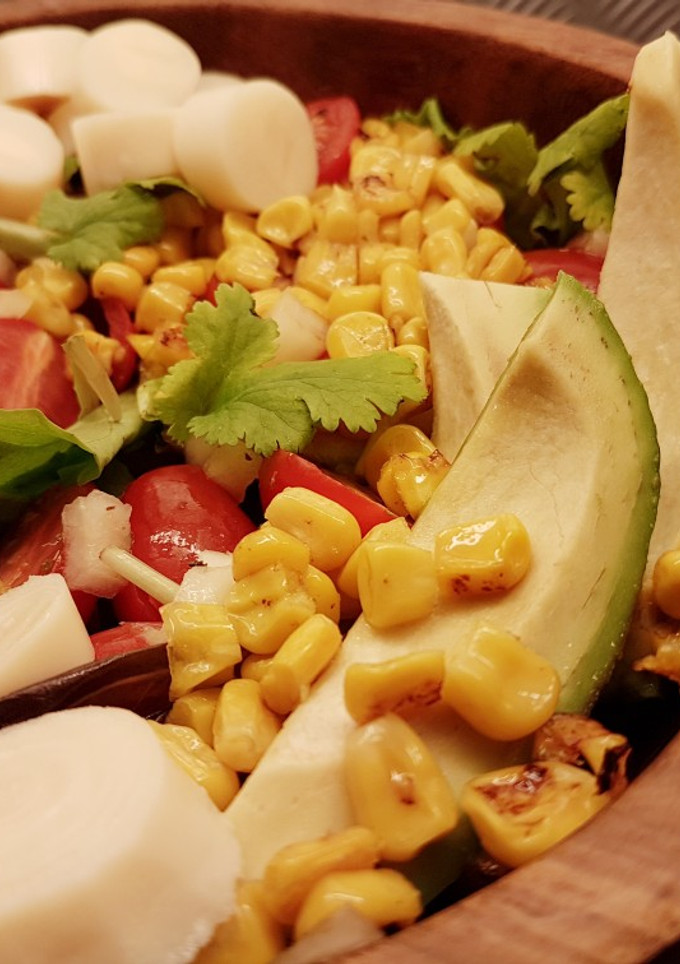 Una foto de Ensalada de maíz tostado con palmito